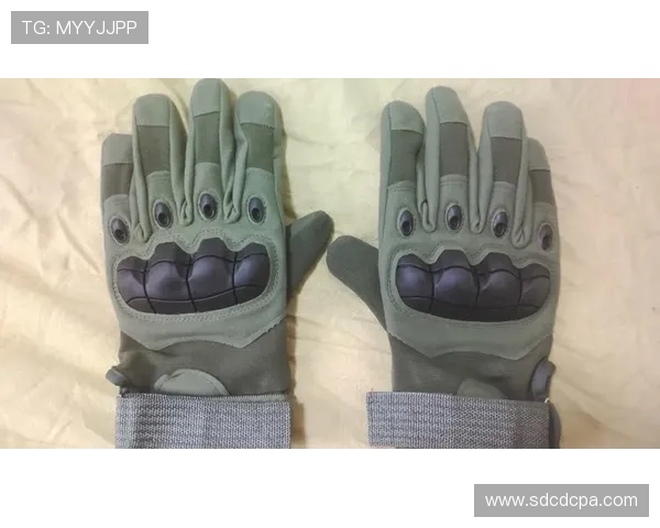 07式战术手套的设计理念与实战应用分析探讨 07式战术手套的设计理念与实战应用分析探讨