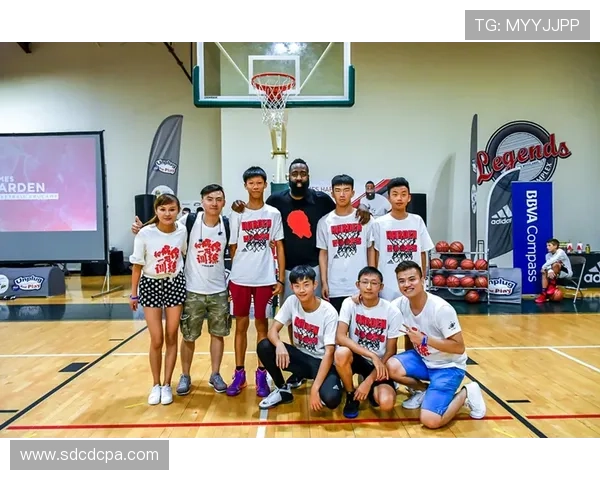 火箭队传奇姚明与布鲁斯的辉煌岁月与篮球梦想之旅