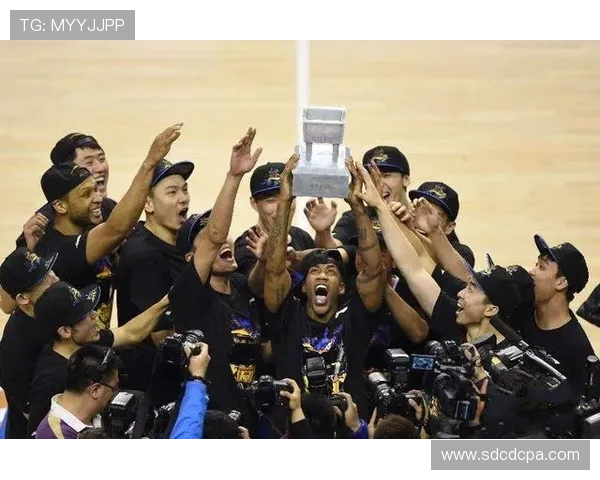 姚明带领首钢重返巅峰球迷热情助力球队再创辉煌